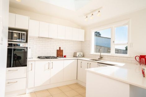 Photo of property in 113 Queens Drive, Lyall Bay, Wellington, 6022