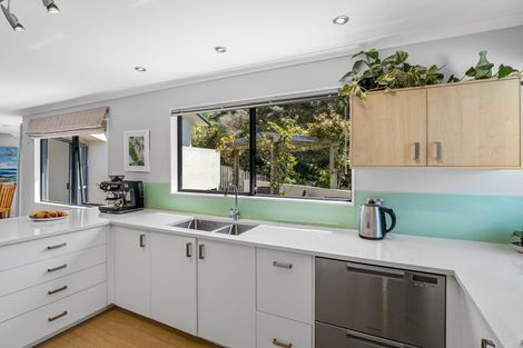 Photo of property in 15 Glenreagh Place, Torbay, Auckland, 0630