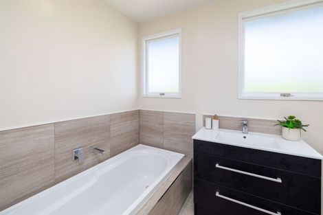 Photo of property in 7 Farnborough Street, Aranui, Christchurch, 8061