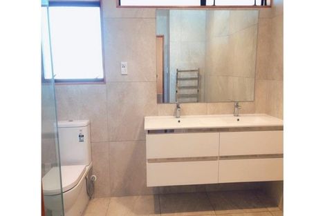 Photo of property in 1/9 Kiteroa Terrace, Rothesay Bay, Auckland, 0630