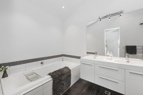 Photo of property in 58u4 Herbert Road, Queenwood, Hamilton, 3210