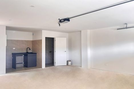 Photo of property in 2- 4 Alston Avenue, Kelston, Auckland, 0602