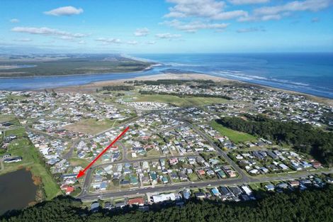 Photo of property in 38 Hennessy Street East, Foxton Beach, Foxton, 4815