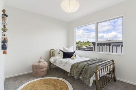 Photo of property in 5 Moxham Grove, Massey, Auckland, 0614