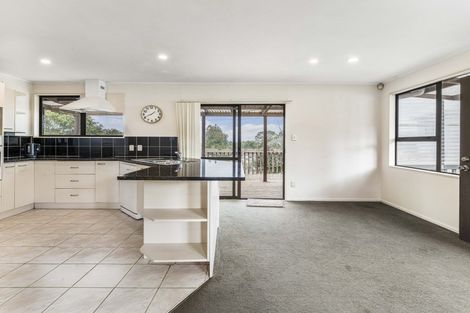Photo of property in 35 Rehia Road, Massey, Auckland, 0614