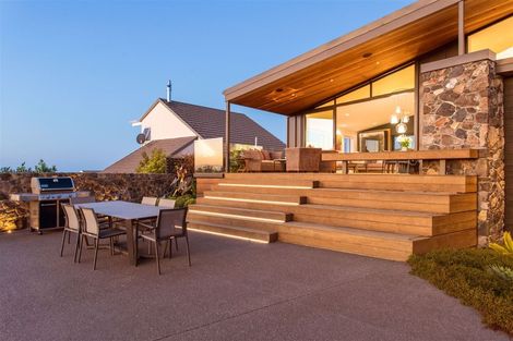 Photo of property in 3 Inverness Lane, Redcliffs, Christchurch, 8081
