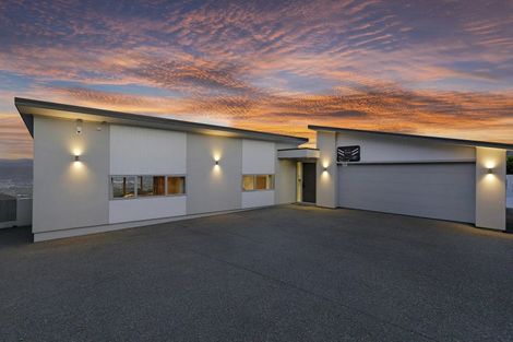 Photo of property in 34 Arahiwi Grove, Tirohanga, Lower Hutt, 5010