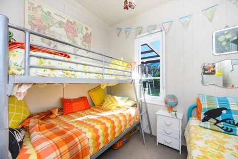 Photo of property in 15 Hall Place, Foxton Beach, Foxton, 4815