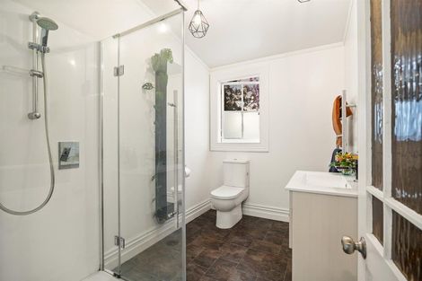 Photo of property in 124 Rimmer Road, Helensville, 0875