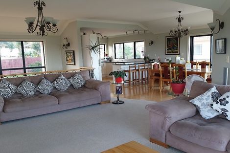 Photo of property in 6 Danica Esplanade, Te Atatu Peninsula, Auckland, 0610