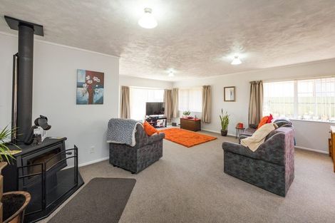 Photo of property in 21 Colonial Place, Kelvin Grove, Palmerston North, 4414