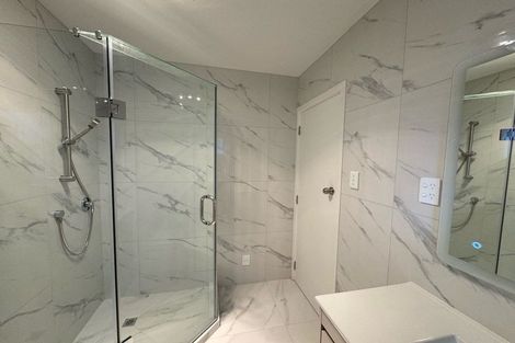 Photo of property in 2/73 Lake Road, Northcote, Auckland, 0627