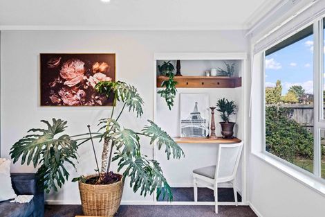 Photo of property in 37 Oakley Crescent, Hornby, Christchurch, 8042