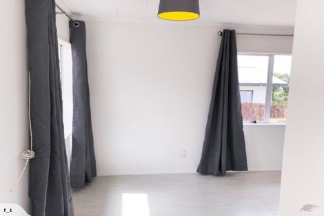 Photo of property in 11 Kearney Place, Massey, Auckland, 0614