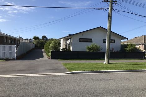 Photo of property in 69 Palmers Road, New Brighton, Christchurch, 8083