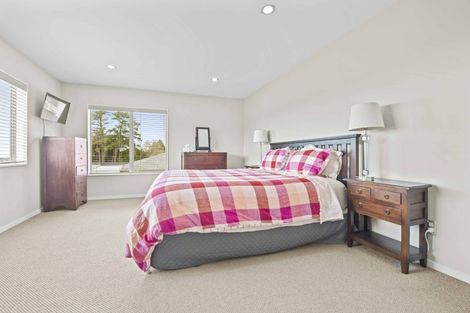 Photo of property in 114 Fairview Avenue, Fairview Heights, Auckland, 0632