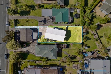 Photo of property in 13 Red Beach Road, Red Beach, 0932