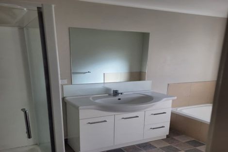 Photo of property in 57b Sabulite Road, Kelston, Auckland, 0602