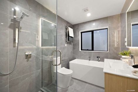 Photo of property in 152b Botany Road, Botany Downs, Auckland, 2010