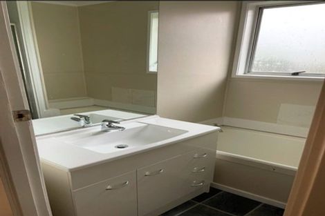 Photo of property in 20 Ewbank Place, Manurewa, Auckland, 2102