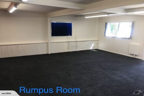 Photo of property in 34 Somes Crescent, Newlands, Wellington, 6037