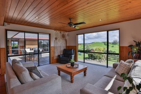Photo of property in 18 Pataua Road North, Whareora, Whangarei, 0175