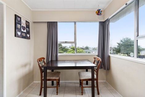 Photo of property in 14 Waari Avenue, Sunnyvale, Auckland, 0612