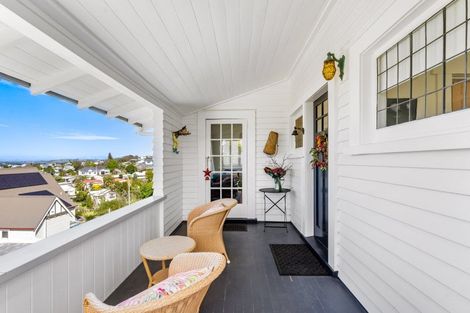 Photo of property in 14 Corry Avenue, Bluff Hill, Napier, 4110