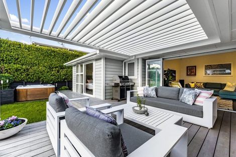 Photo of property in 2/11 Hart Road, Hauraki, Auckland, 0622