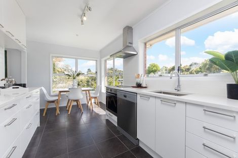 Photo of property in 2/51 Girrahween Drive, Totara Vale, Auckland, 0629