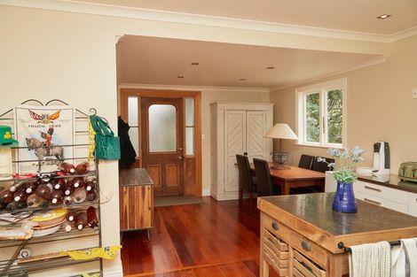 Photo of property in 53 Garden Road, Northland, Wellington, 6012