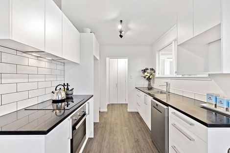 Photo of property in 27 Sunvue Road, Glen Eden, Auckland, 0602