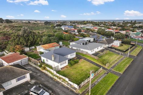 Photo of property in 90 Manuka Street, Castlecliff, Whanganui, 4501