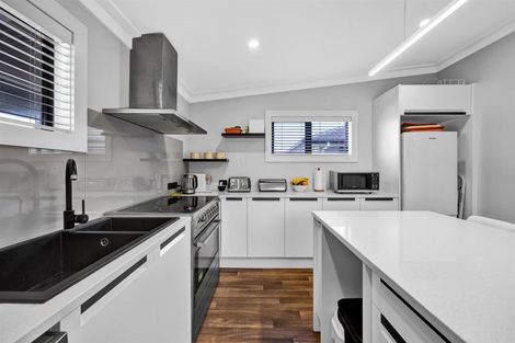 Photo of property in 42 Collins Street, Hawera, 4610