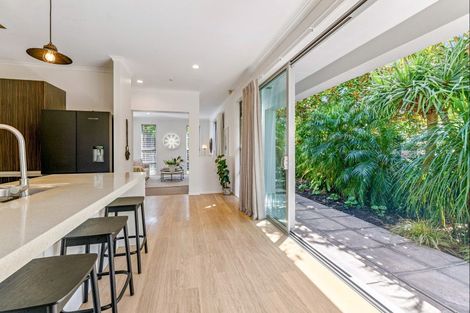 Photo of property in 11a Church Street, Northcote Point, Auckland, 0627