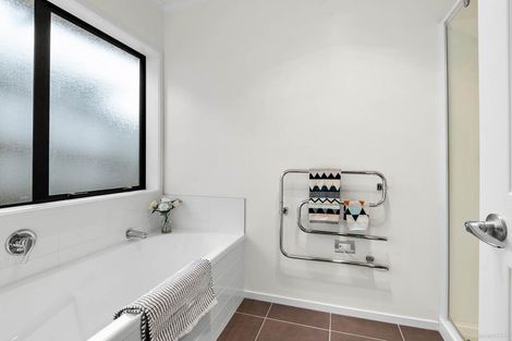 Photo of property in 41 Ina Ville Drive, Pukekohe, 2120