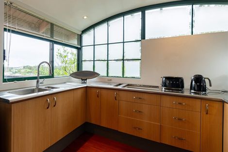 Photo of property in 6 Gannet Point, Rothesay Bay, Auckland, 0630