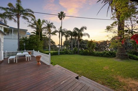 Photo of property in 5 Queen Street, Northcote Point, Auckland, 0627