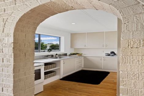 Photo of property in 9 Walton Street, Red Beach, 0932