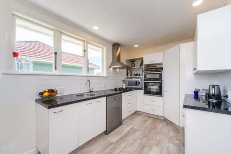 Photo of property in 3 Bristol Crescent, Roslyn, Palmerston North, 4414