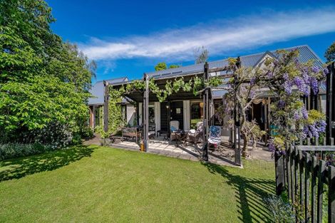 Photo of property in 11 Dunrobin Place, Avonhead, Christchurch, 8042