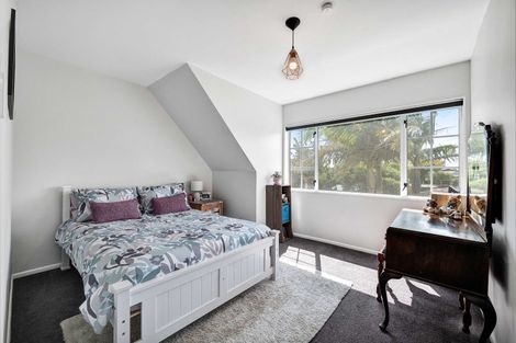 Photo of property in 5 Tamati Place, Merrilands, New Plymouth, 4312