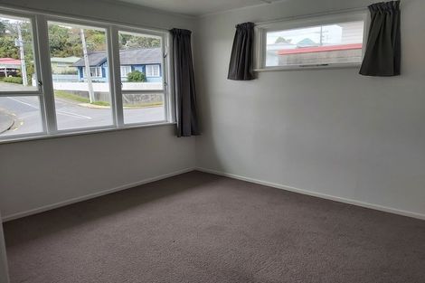 Photo of property in 92 Beazley Avenue, Paparangi, Wellington, 6037