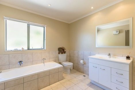 Photo of property in Te Kakariki Apartments, 5/5 Wellington Road, Paekakariki, 5034