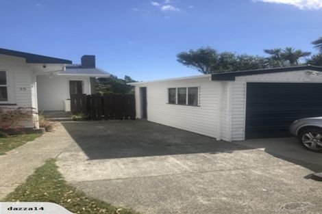 Photo of property in 35 Oswald Crescent, Paparangi, Wellington, 6037
