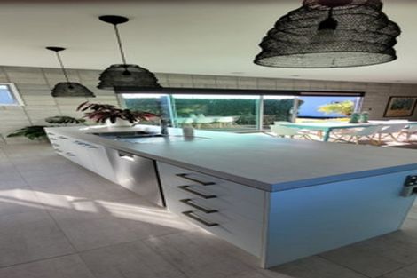 Photo of property in 28 Veale Road, Frankleigh Park, New Plymouth, 4310