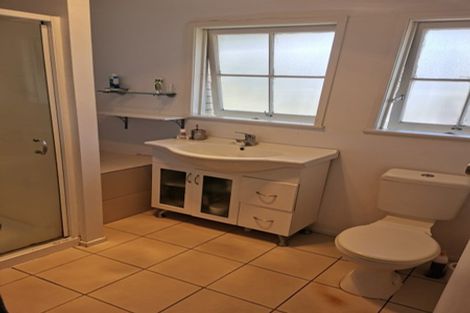 Photo of property in 14 Ellice Road, Totara Vale, Auckland, 0629