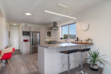 Photo of property in 2 Walnut Lane, Carterton, 5713