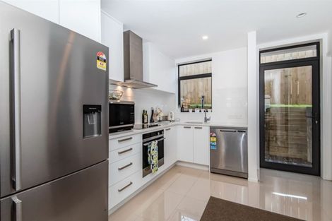 Photo of property in 3/15 Chivalry Road, Glenfield, Auckland, 0629