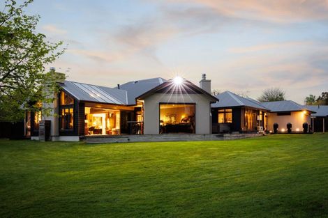 Photo of property in 7 Titirangi Drive, Fitzherbert, Palmerston North, 4471